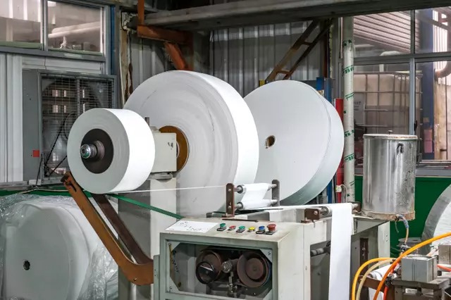 Absorbent mother rolls for kitchen towel production - high wet strength