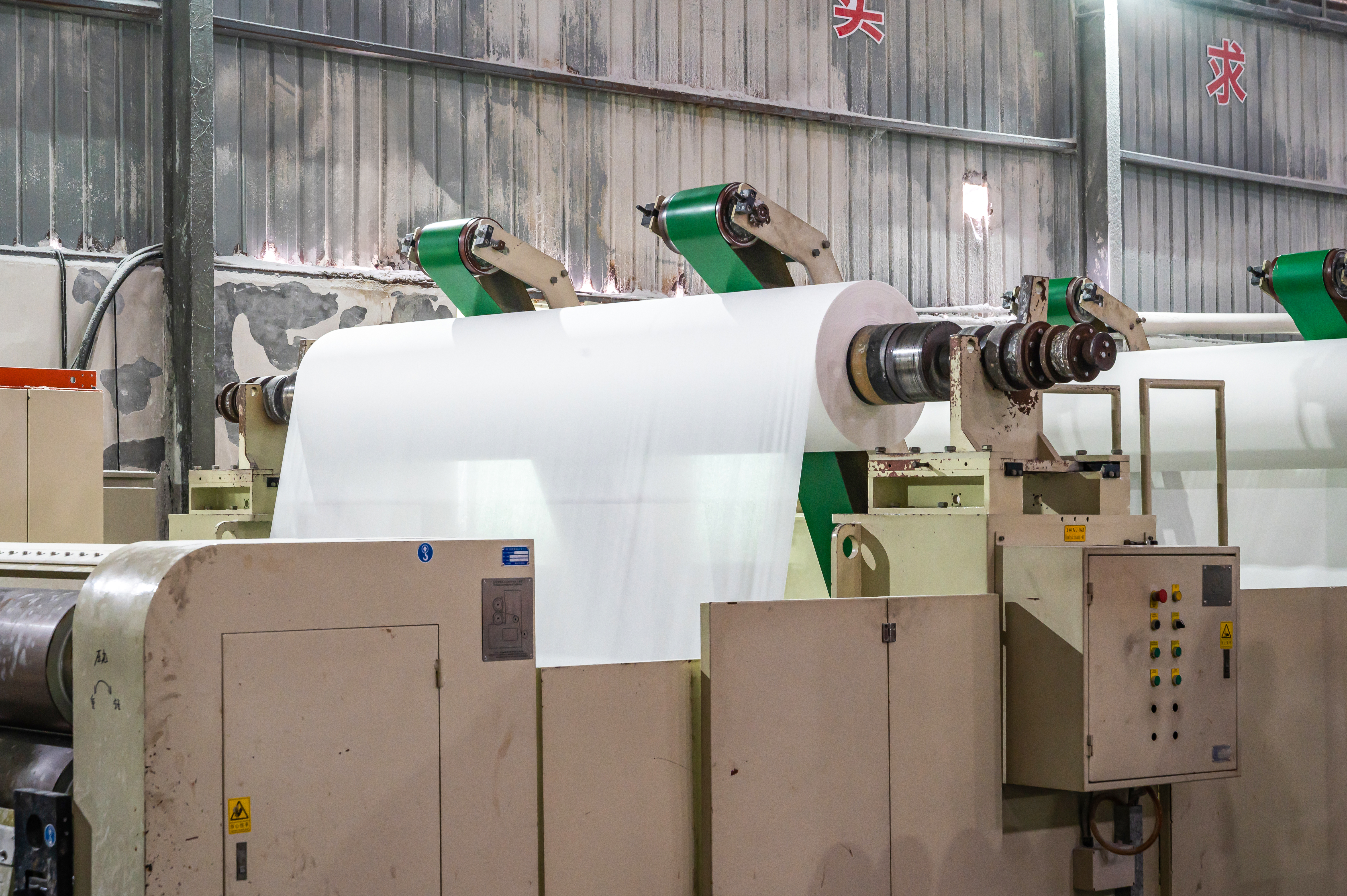 Facial tissue jumbo roll manufacturing